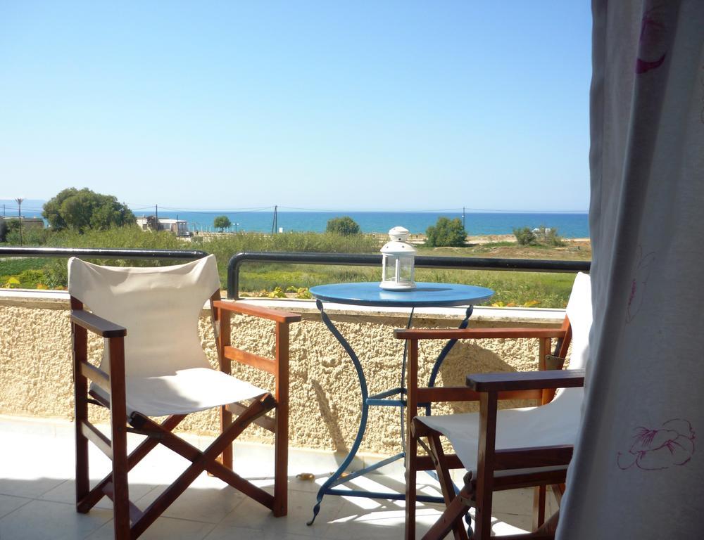 Villa Fleria Seaside Studios & Apts Gerani  Rum bild