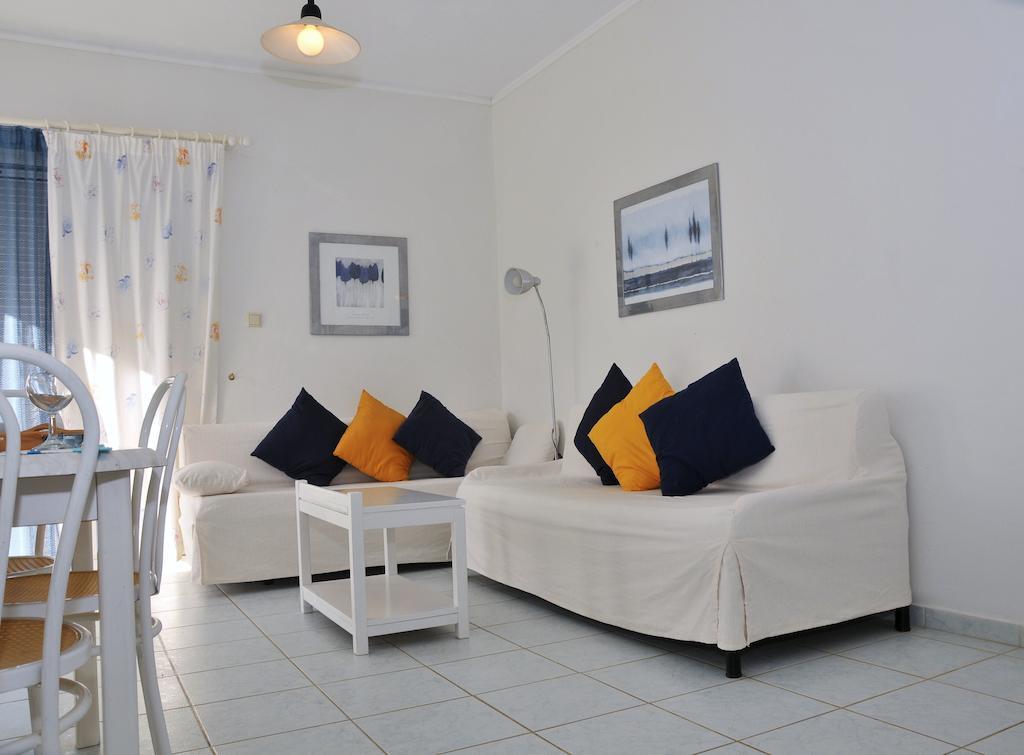 Villa Fleria Seaside Studios & Apts Gerani  Rum bild