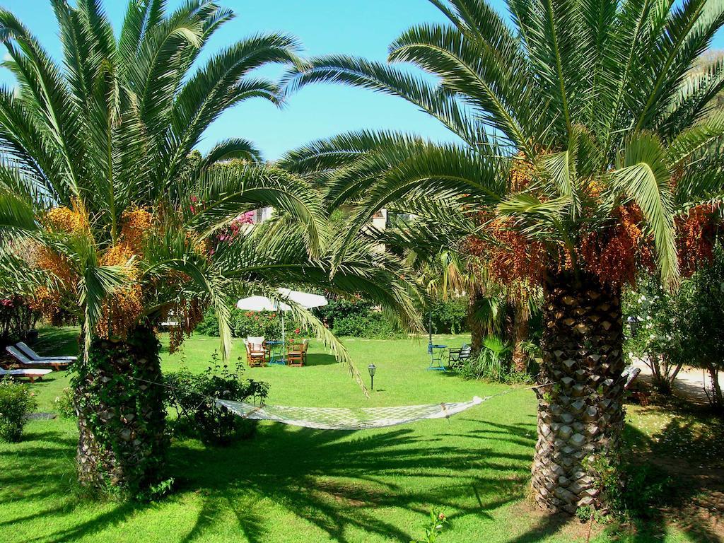 Villa Fleria Seaside Studios & Apts Gerani  Exteriör bild