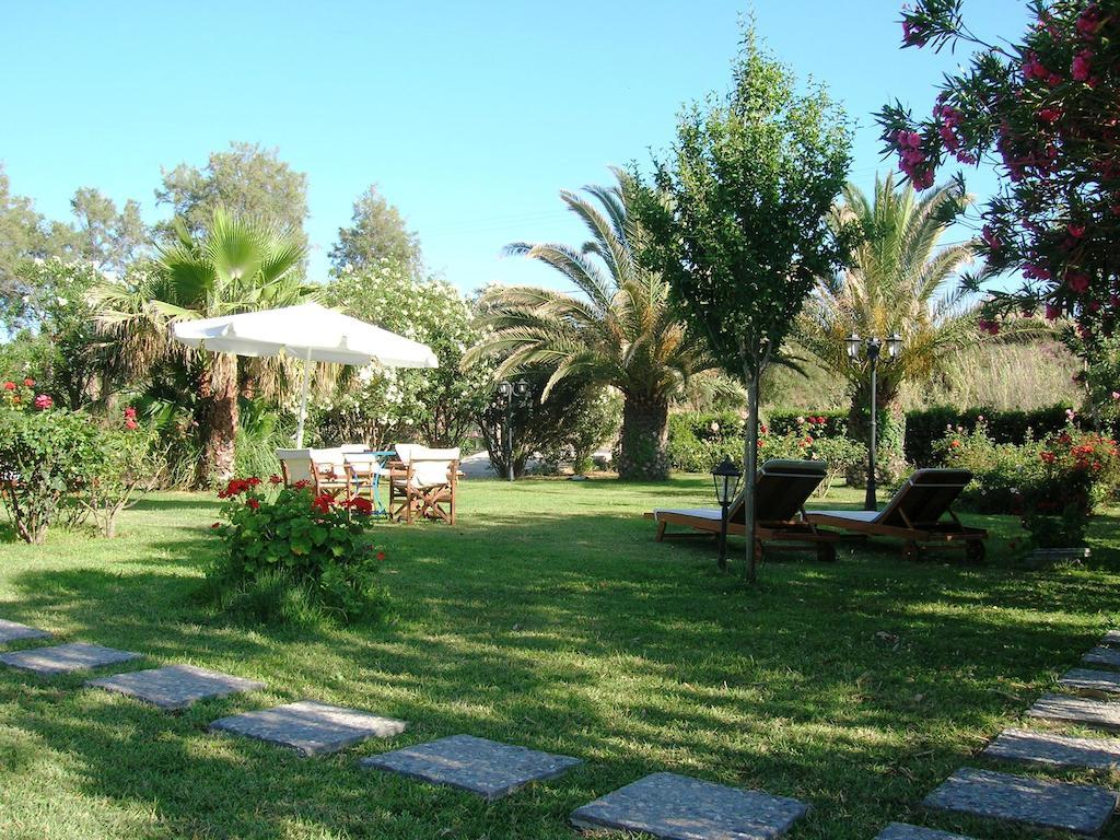 Villa Fleria Seaside Studios & Apts Gerani  Exteriör bild