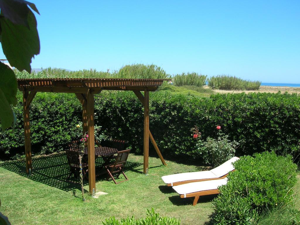 Villa Fleria Seaside Studios & Apts Gerani  Rum bild