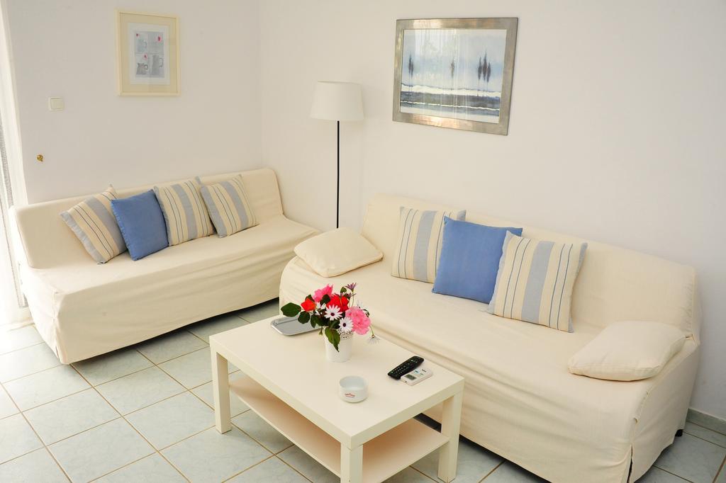Villa Fleria Seaside Studios & Apts Gerani  Exteriör bild